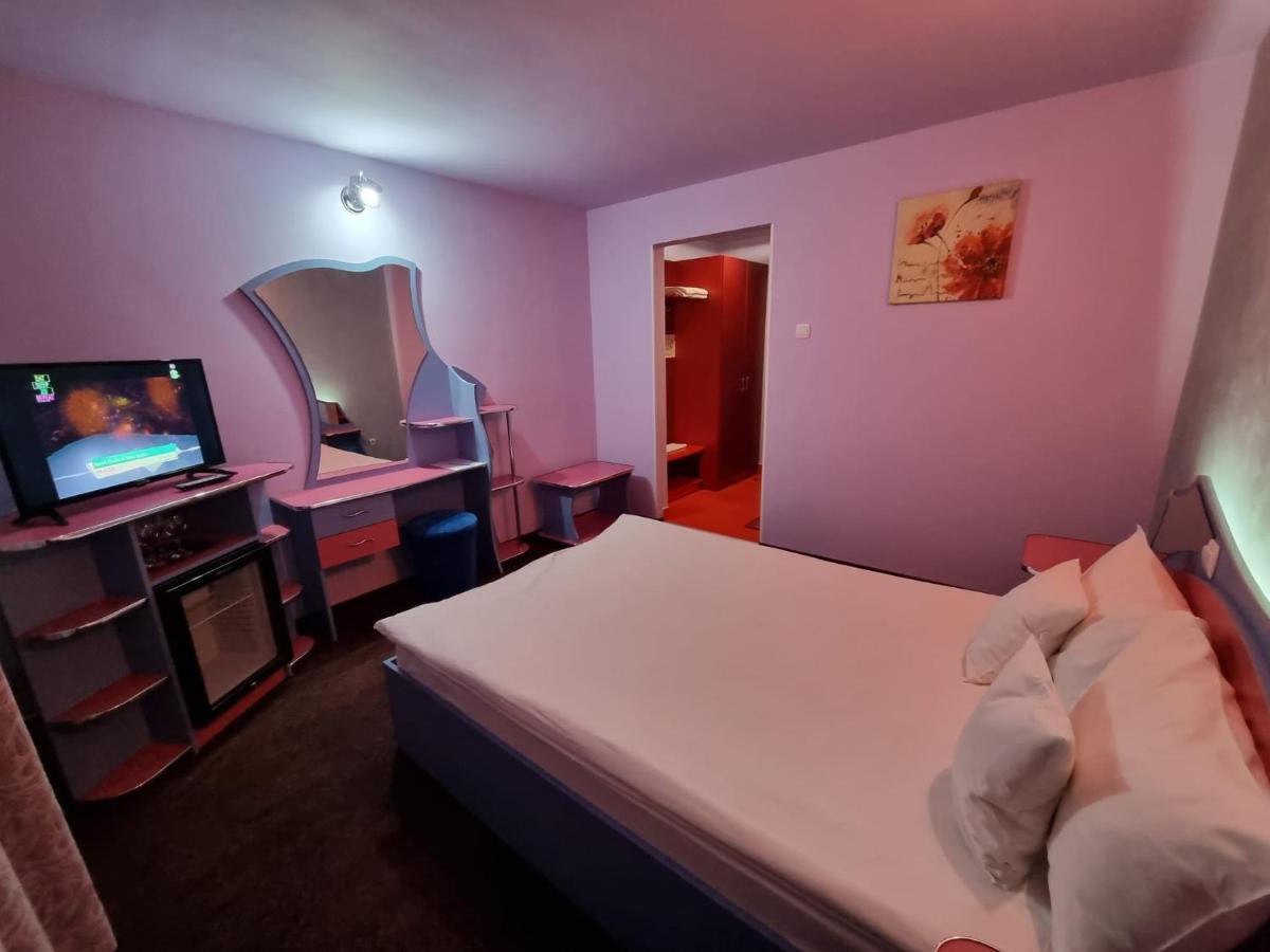 Hotel Yax Cimpeni Luaran gambar