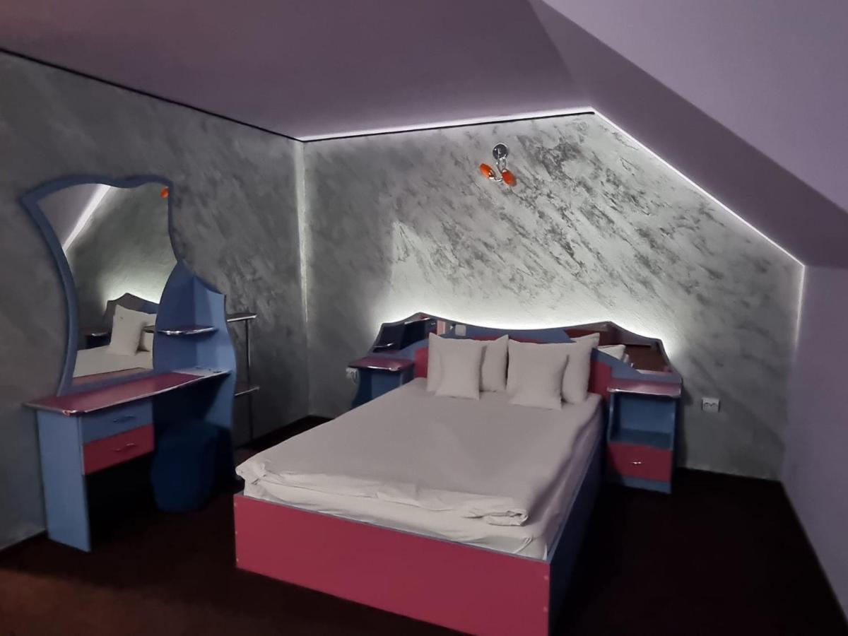 Hotel Yax Cimpeni Luaran gambar