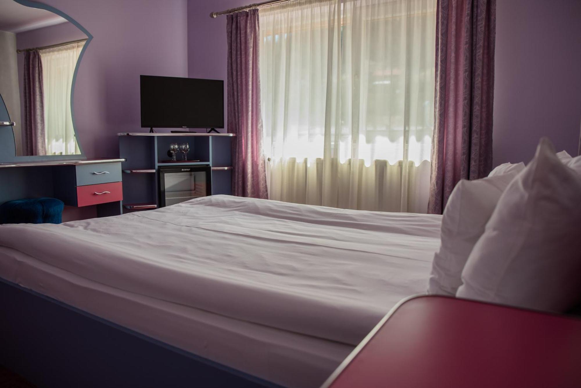 Hotel Yax Cimpeni Bilik gambar