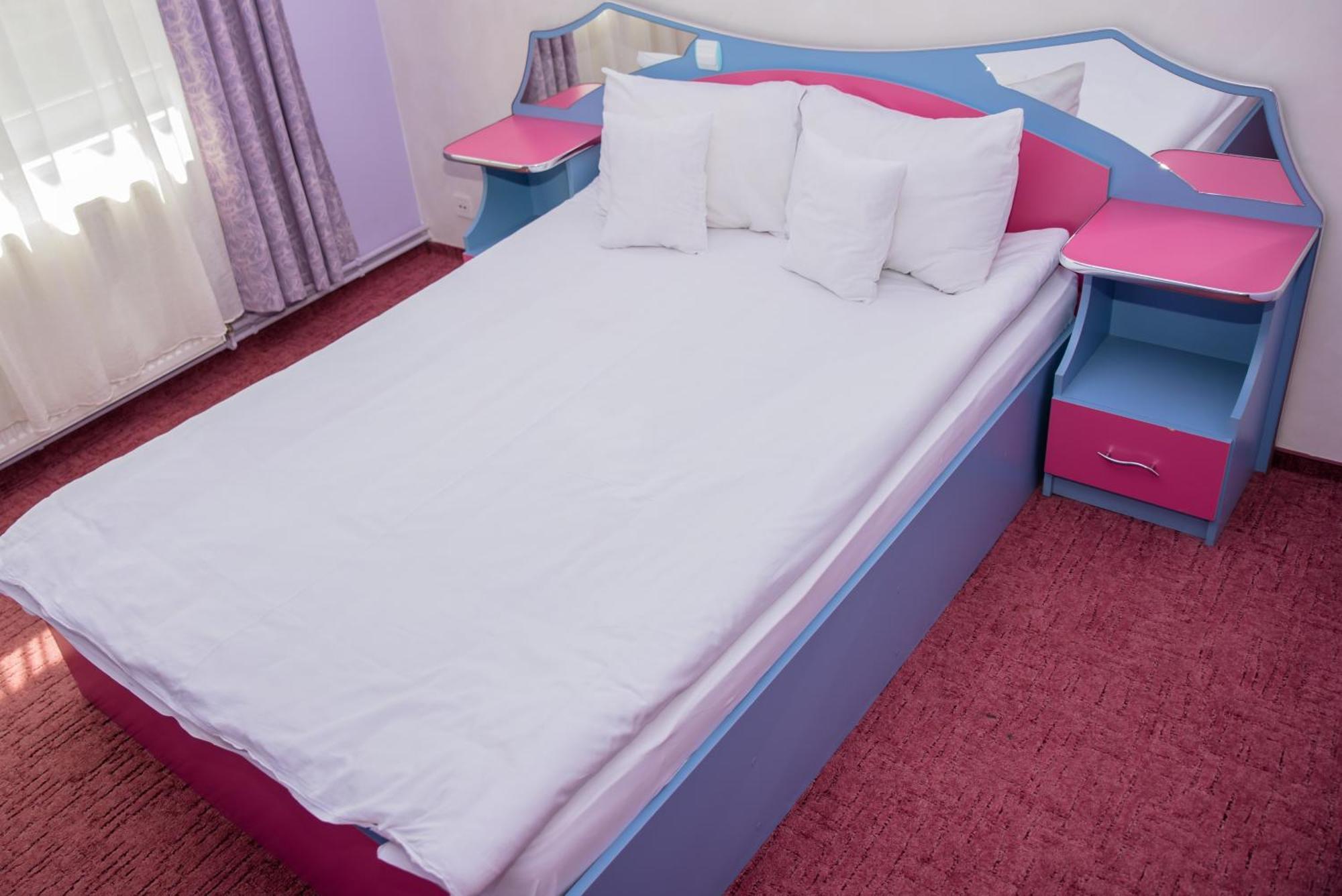 Hotel Yax Cimpeni Bilik gambar