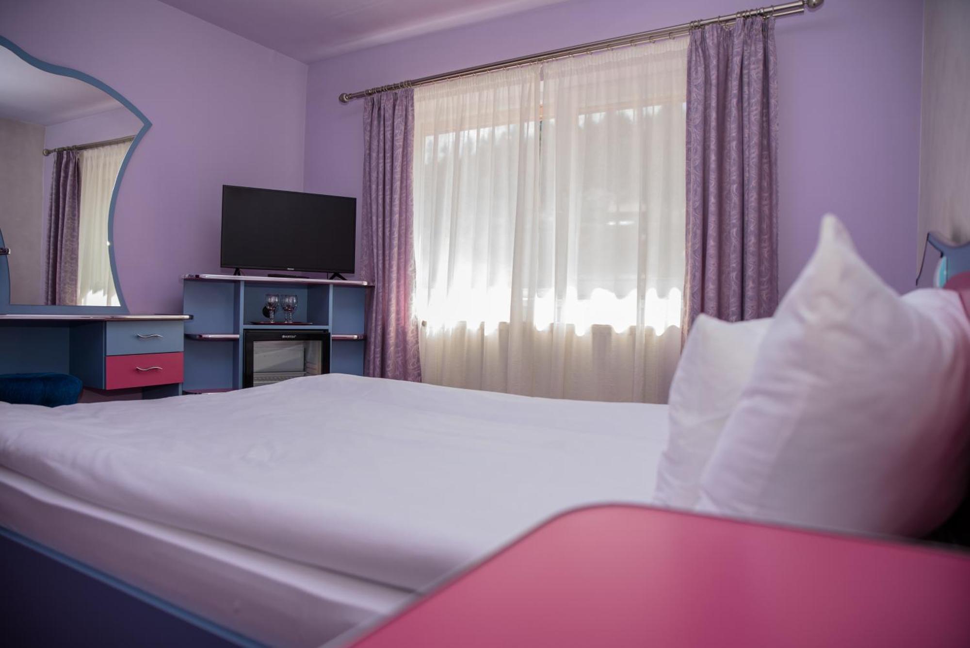 Hotel Yax Cimpeni Bilik gambar