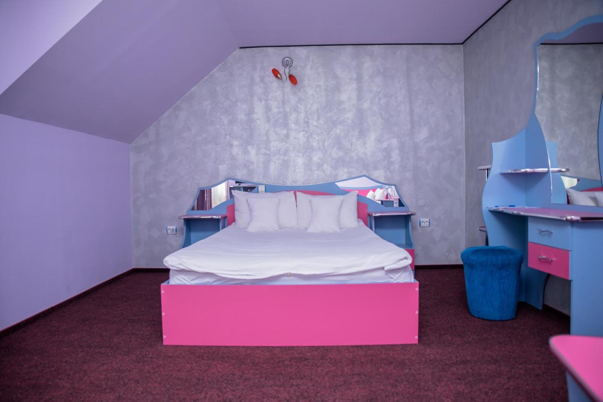Hotel Yax Cimpeni Bilik gambar