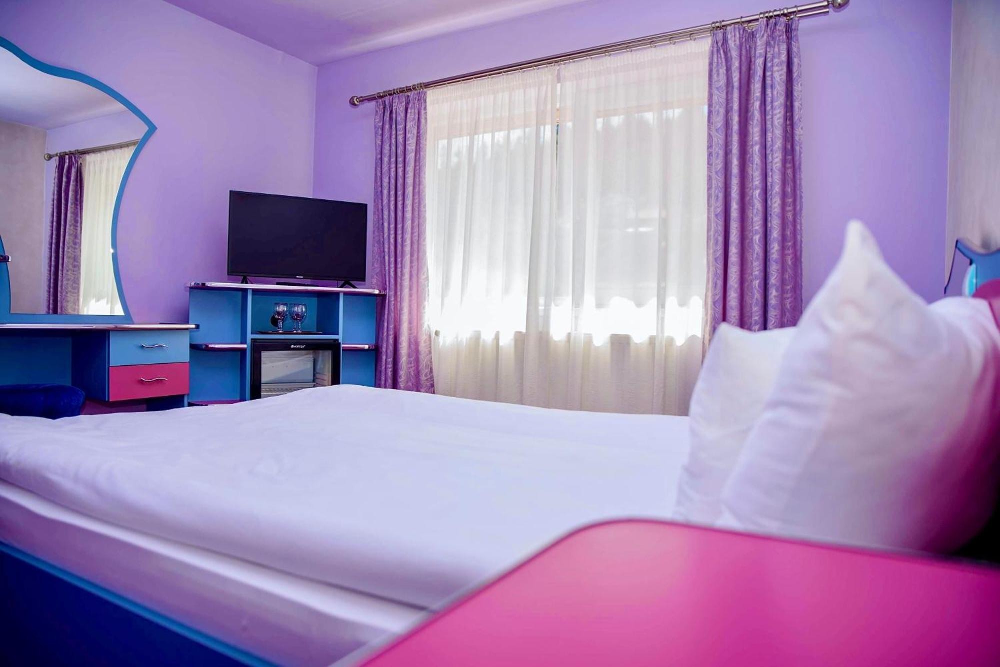 Hotel Yax Cimpeni Bilik gambar