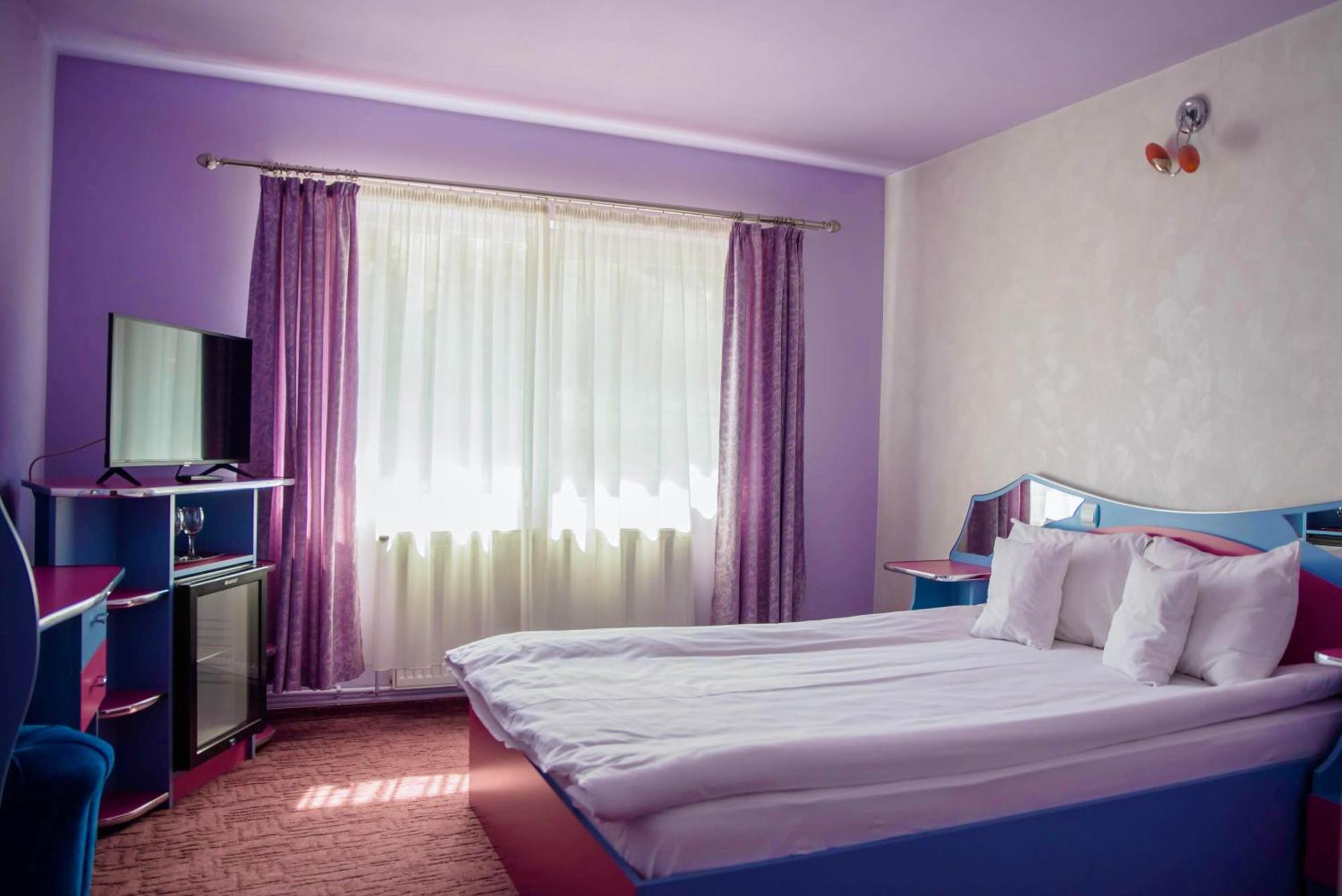 Hotel Yax Cimpeni Bilik gambar