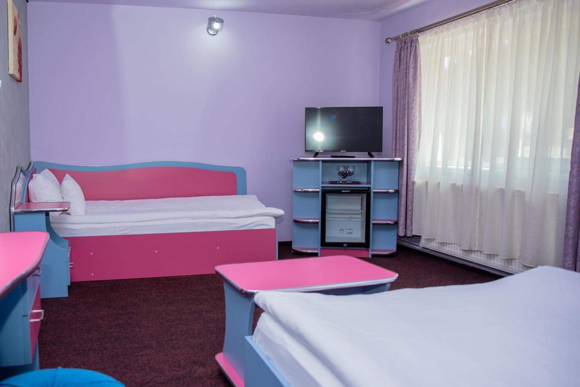 Hotel Yax Cimpeni Bilik gambar